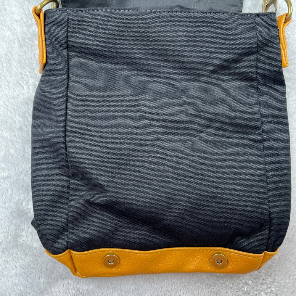 Disney Soarin Around The World Messenger Bag Size OS Black Tan Women Crossbody - Picture 4 of 12